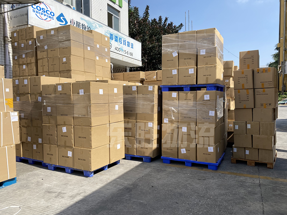 防護物資出口運輸；口罩裝車運輸?shù)较愀郯咐龍D